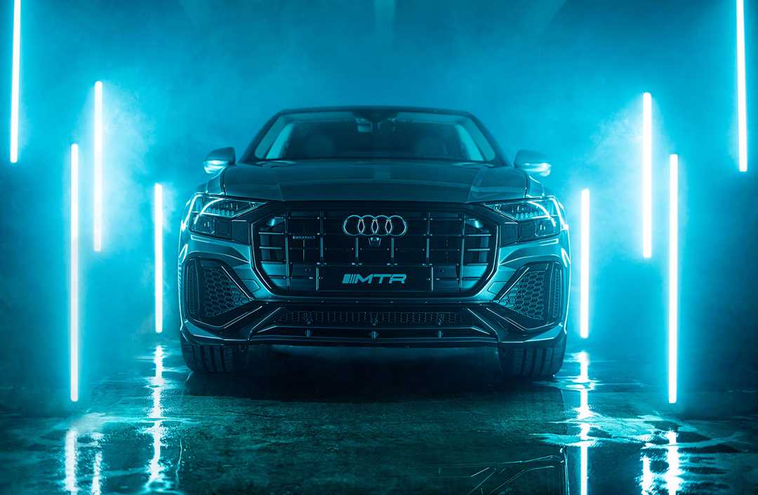 Night time in the parking lot (photo: Denis Minchenkov)