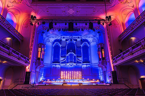 The Protones team took care to accentuate the extraordinary setting of the location