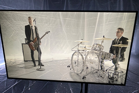 Self Destructoris the lead single from the band’s space-themed album, Niratis