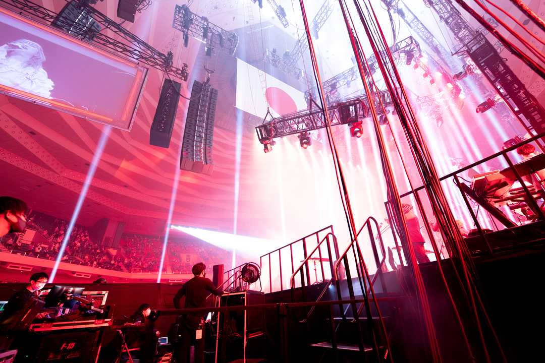 A socially-distanced crowd at the Nippon Budokan as Little Glee Monster kick off their 2021 arena tour (photo: Kano Natsumi)