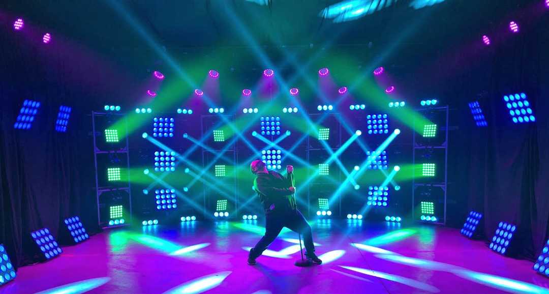 Gery Dintelman created a design that gave each band a different look