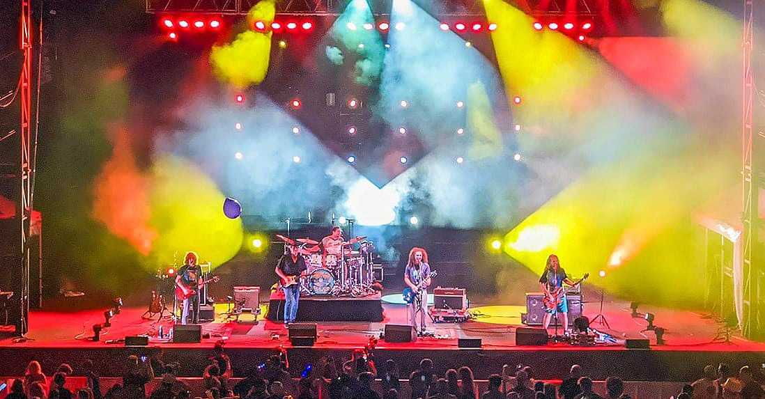 Helping to create the production were 18 Chauvet Professional Rogue R1 Wash fixtures