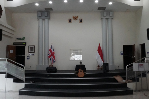 IMS outfitted the left and right sides of the stage with JBL JRX215 loudspeakers