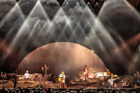 The Mavericks were the only fixtures in the rig that were used to light the band (Jordan August Photography)