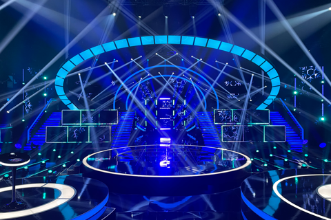 The set of Qui Sait Chanter