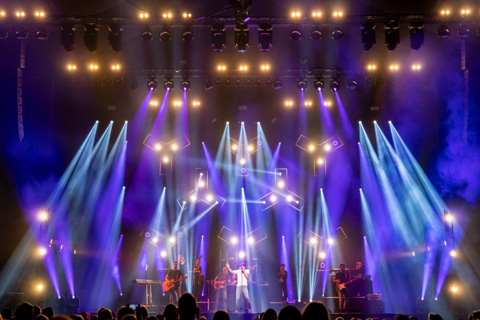Luc Peumans and his team at Painting With Light have been lighting shows for Clouseau for 25 years (photo: Picturesk)