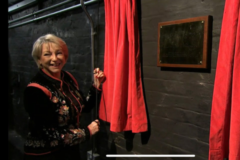 The plaque was unveiled by Alan Jacobi’s wife, Peta