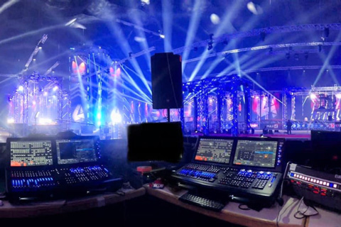 Most of the show was timecoded, but some cues were manually called up