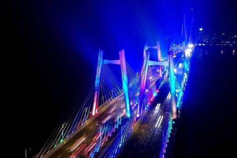 The eight-lane wide bridge connects Bandra with Worli