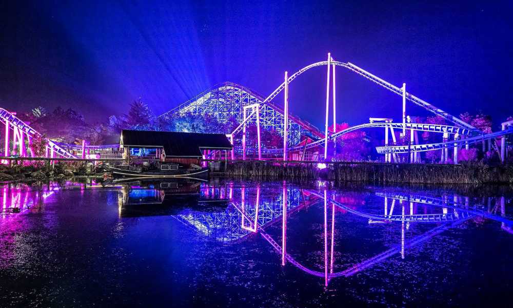 The amusement park presented an impressive outdoor lighting installation after sunset