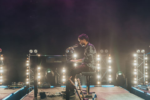 The Showtec Sunstrip MKII blinders fitted well into the 2021 Prateek Kuhad India tour