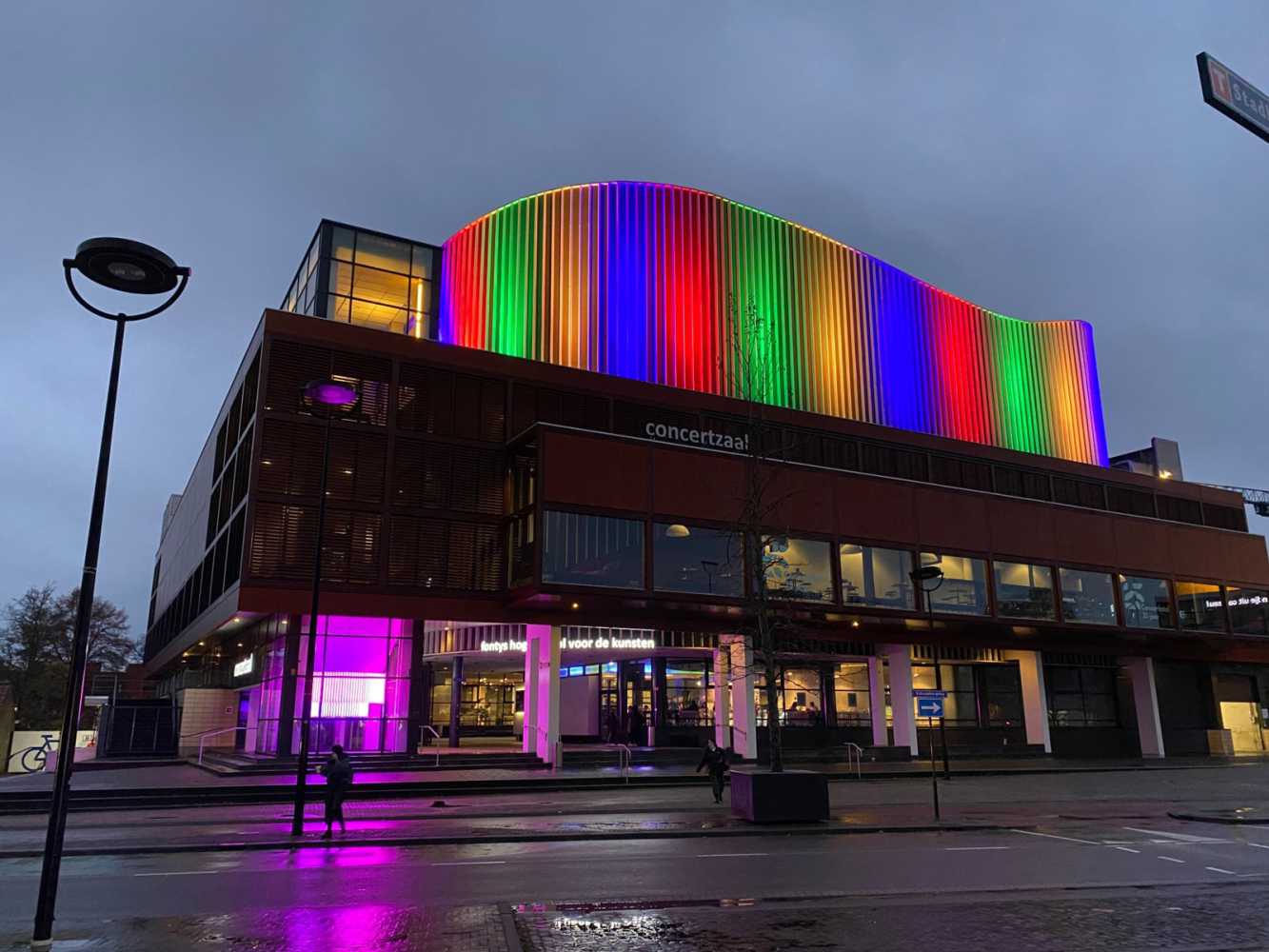 Max de Kam wanted luminaires that could reliably create the colourful array he envisioned in an outdoor setting