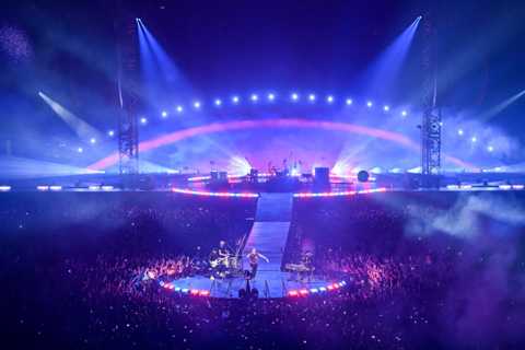 Sooner Routhier chose 66 Domino S and 74 Perseo Profile fixtures for her lighting design I Photo: Steve Jennings