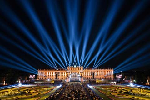 The annual Summer Night Concert (Das Sommernachtskonzert) at the Schönbrunn Palace (photo: Julius Silver)