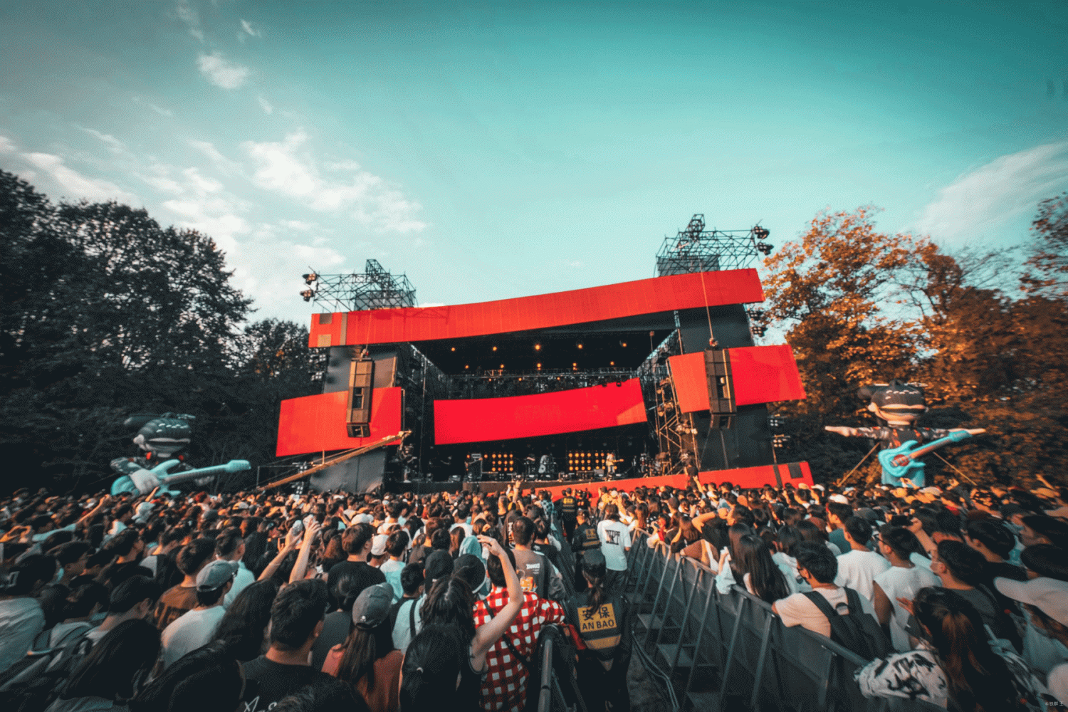 West Lake Music Festival attracts over 10,000 festival-goers every day