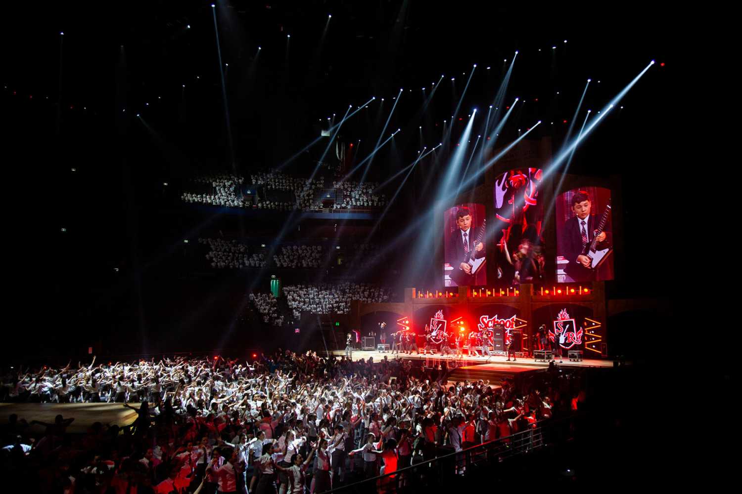 The stage was designed with a 270-degree viewing angle (photo: Courtesy Great Big Events)