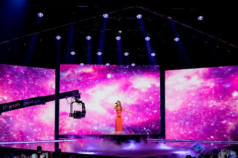 The fifth season’s finale was broadcast live from Reykjavik