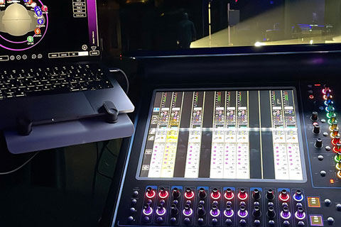 The DMI-KLANG card-equipped DiGiCo Quantum 338 monitor console was supplied by Capital Sound