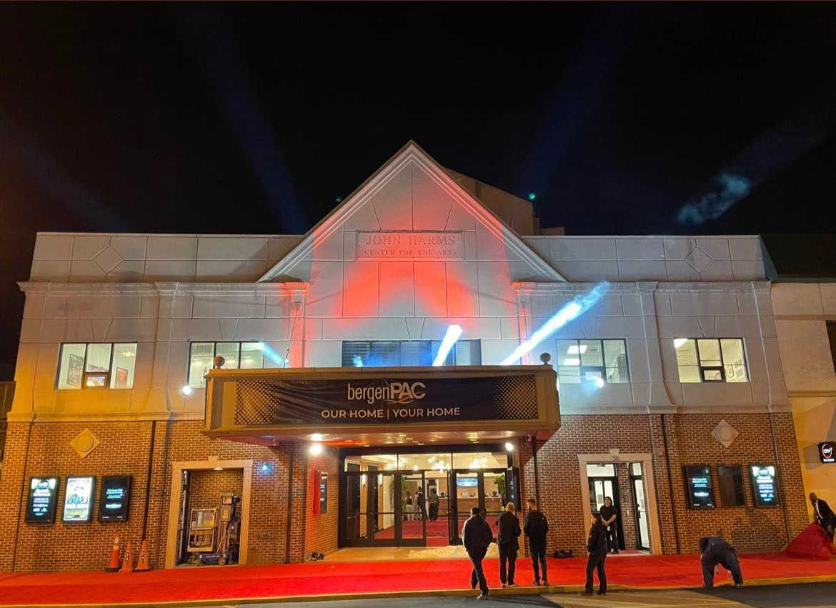 Outdoors, the Maverick Storm 4 Profiles served as a search light