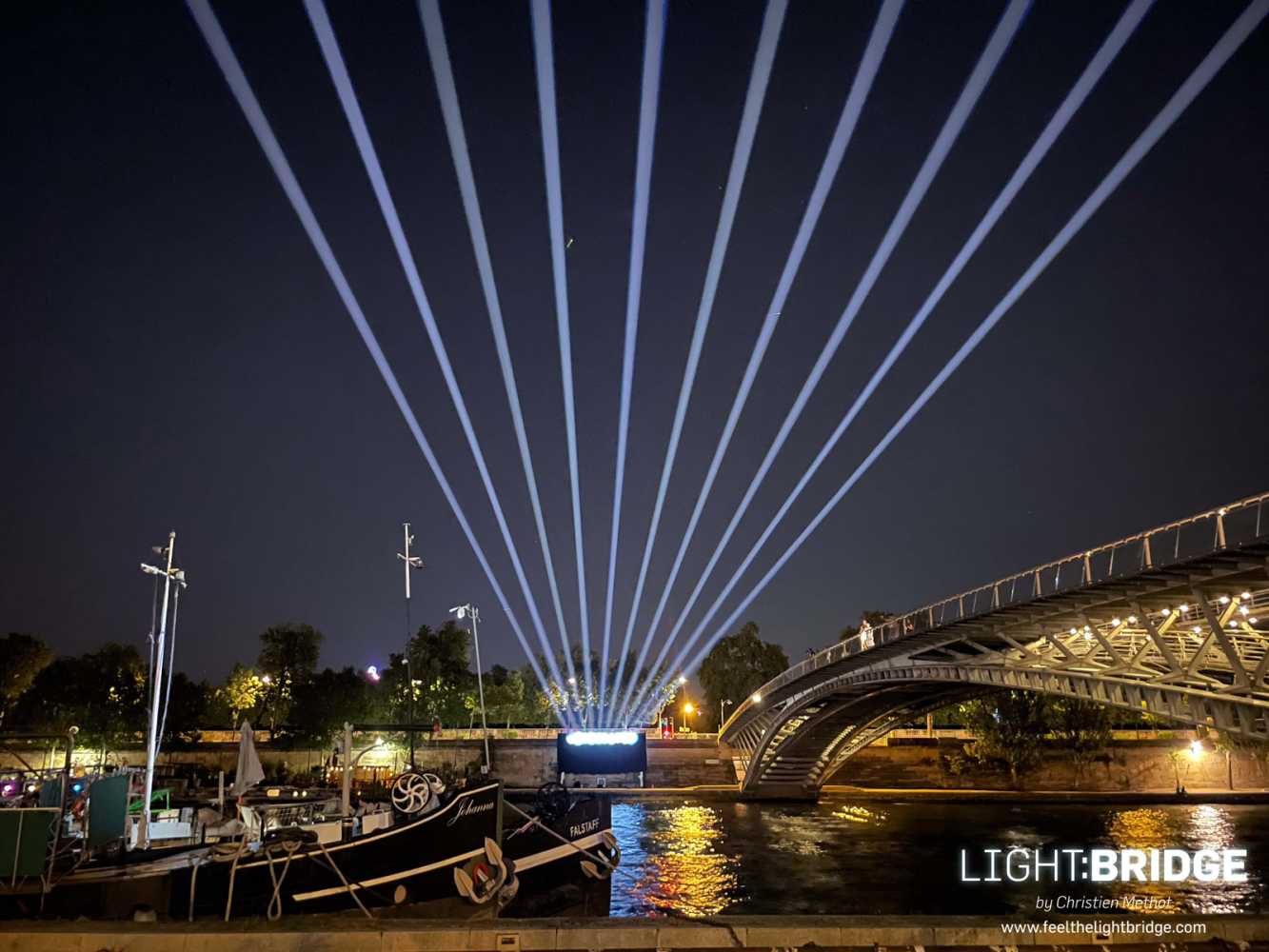 A new bridge across the Seine (photo: Design One)