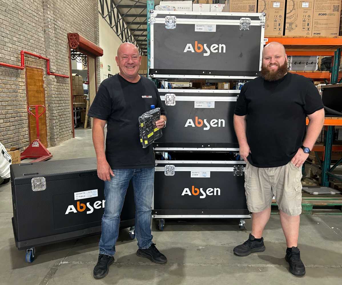 Endeavour’s Kelvin Tilley with Dylan Jones from DWR Distribution