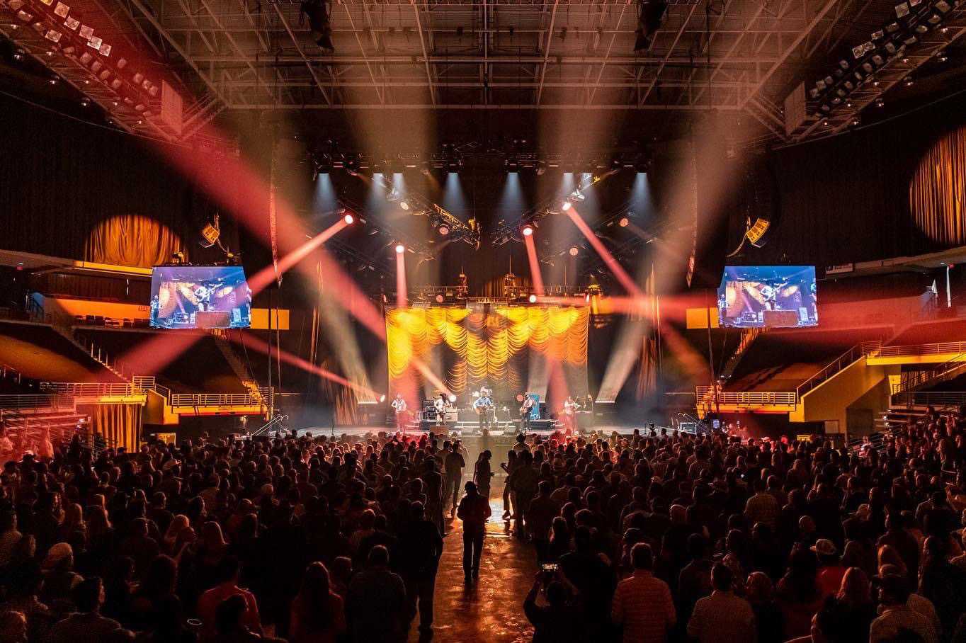 The tour wraps at Billy Bob’s in Fort Worth just before New Year’s Eve (photo: Alive Coverage)