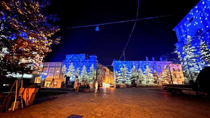 Christmas comes to Campello Square